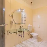 Ξενοδοχείο Oazis Hotel*** 3*