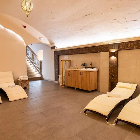 Oázis Hotel*** Hotel 4*