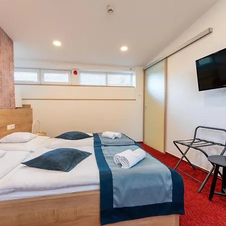 Oazis Hotel*** 4* ナジカニジャ