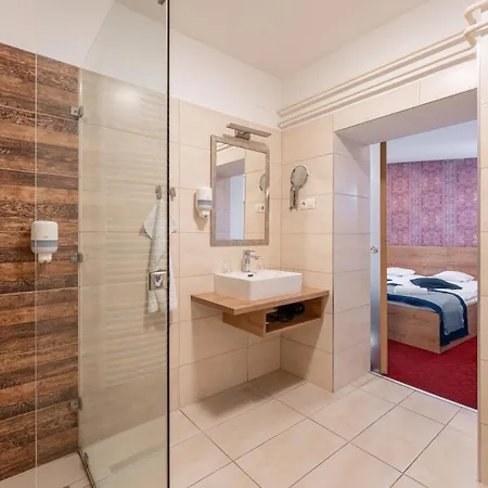 Hotel Oazis Hotel*** 3*
