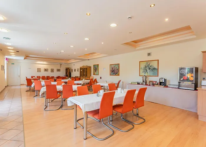 Oazis Hotel*** Отель Надьканижа